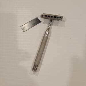 Vintage Enders Safety Razor Silver Tone with 2 blade.